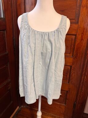 Caslon chambray top with cute back